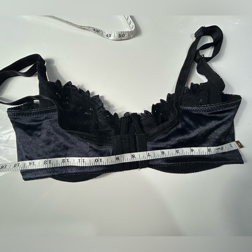 Elegant Black Lace Bralette - Picture 9 of 9